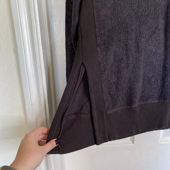 AERIE Chilled Out Split Hem Teddy Soft Sweatshirt Size Small Brown Fleece - Picture 6 of 9